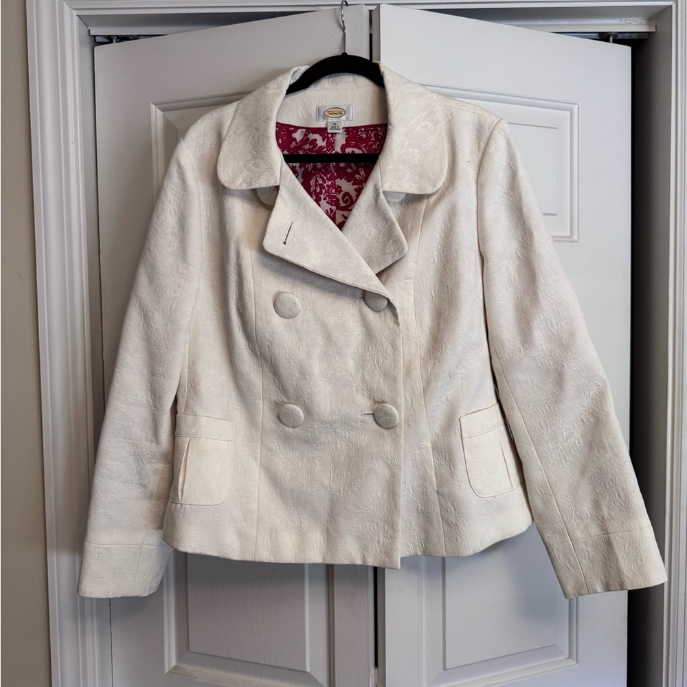 Talbots White Blazer with Notched Lapel and Tailored Fit